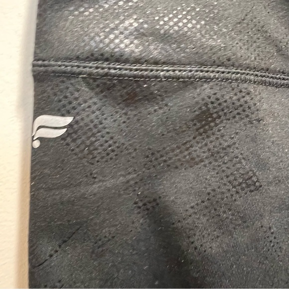 Fabletics Black Shimmery Cropped Leggings Activewear Size XL - Picture 6 of 7
